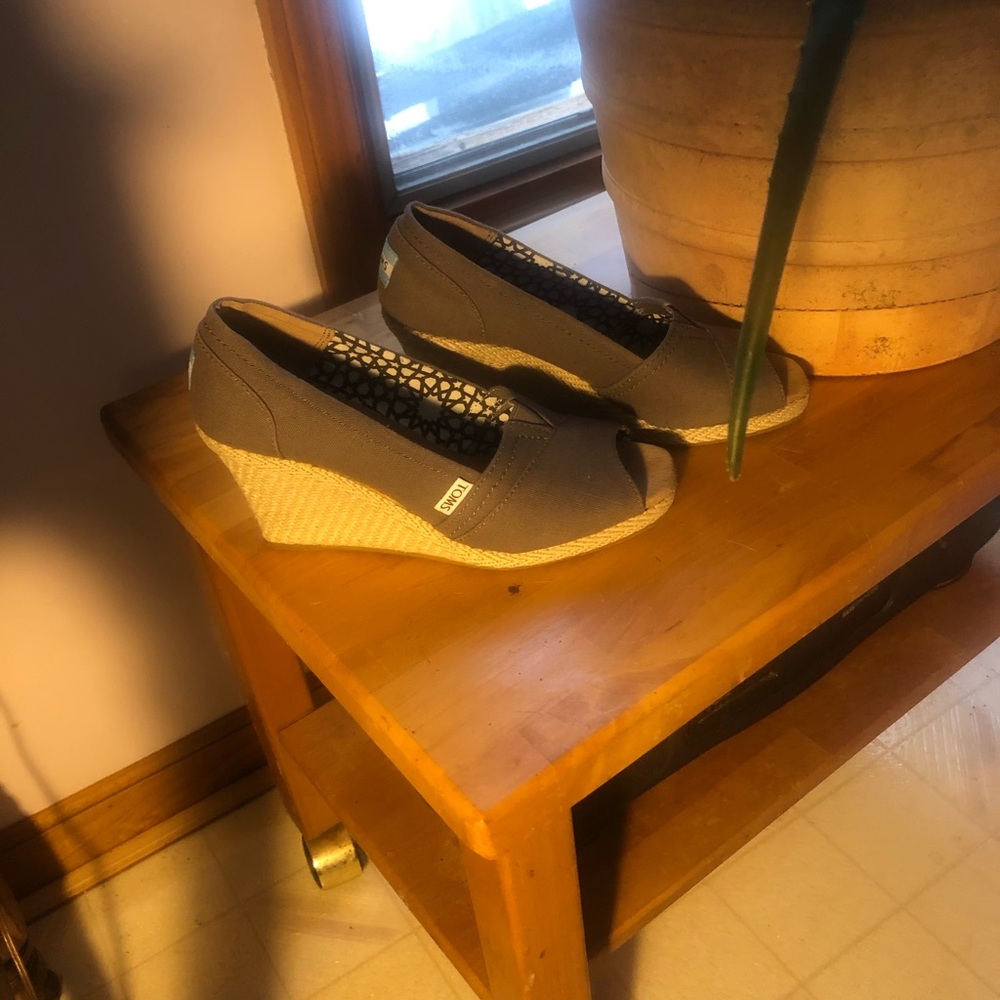 Toms wedges